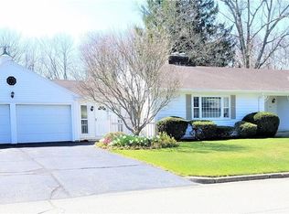 142 Naushon Rd, Pawtucket, RI 02861