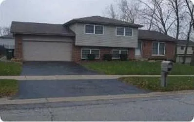 3122 Shagbark Ln photo 1