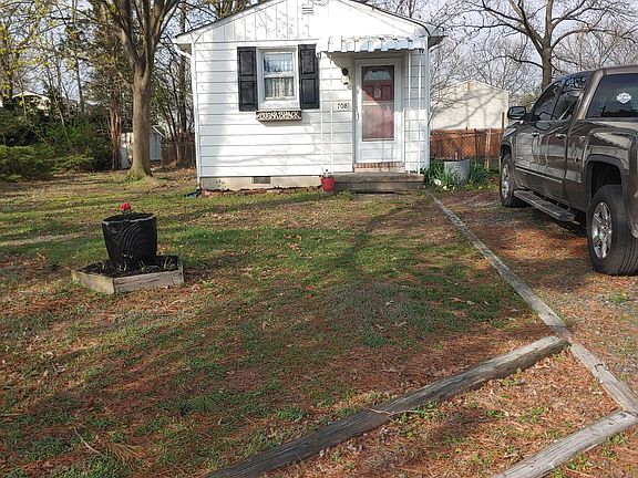 Front with driveway