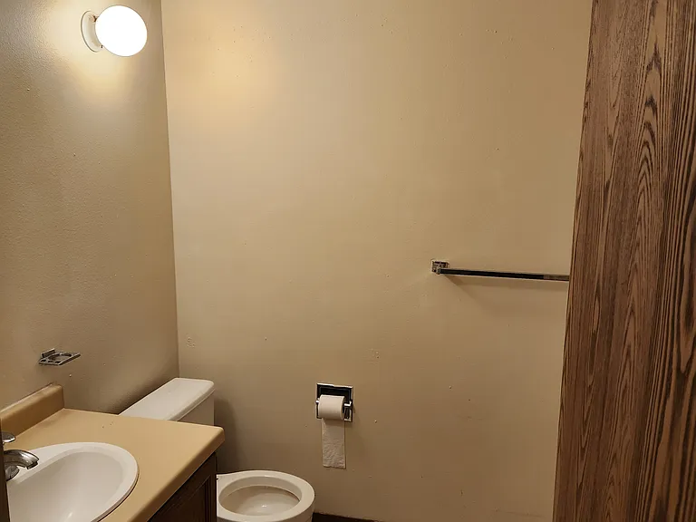 22900 N Pine St #4 — Photo 2