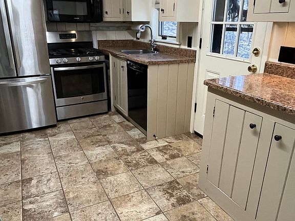 GE range (oven & flame stove) propane powered. GE microwave. Bosch dishwasher.