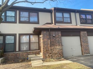 302 Oakwood Ln, Wheeling, IL