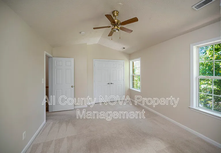 610 Kensington Dr — Photo 27