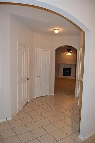 Beautiful Home on a Spacious corner lot — Photo 3