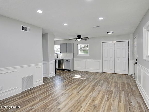 3rd image of 4804 Seville Dr