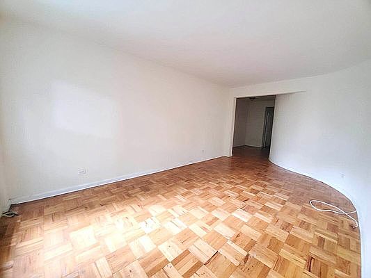 3rd image of 315 Ocean Pkwy #14