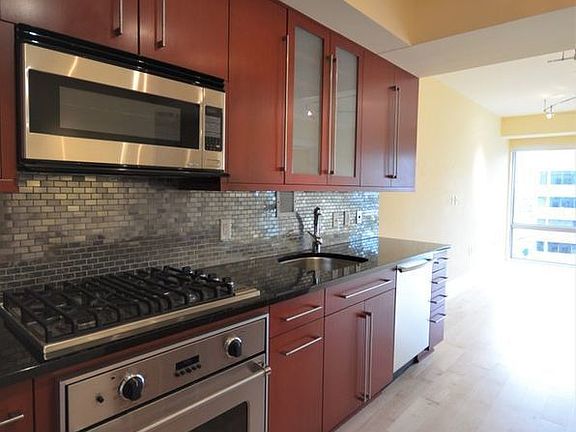 5th image of 1111 19th St N APT 1606