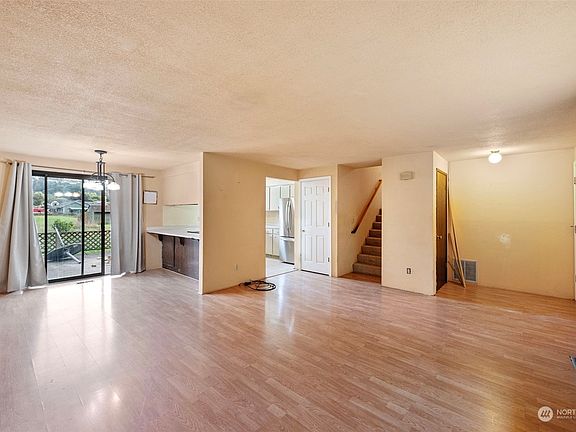 4th image of 7900 146th Avenue E