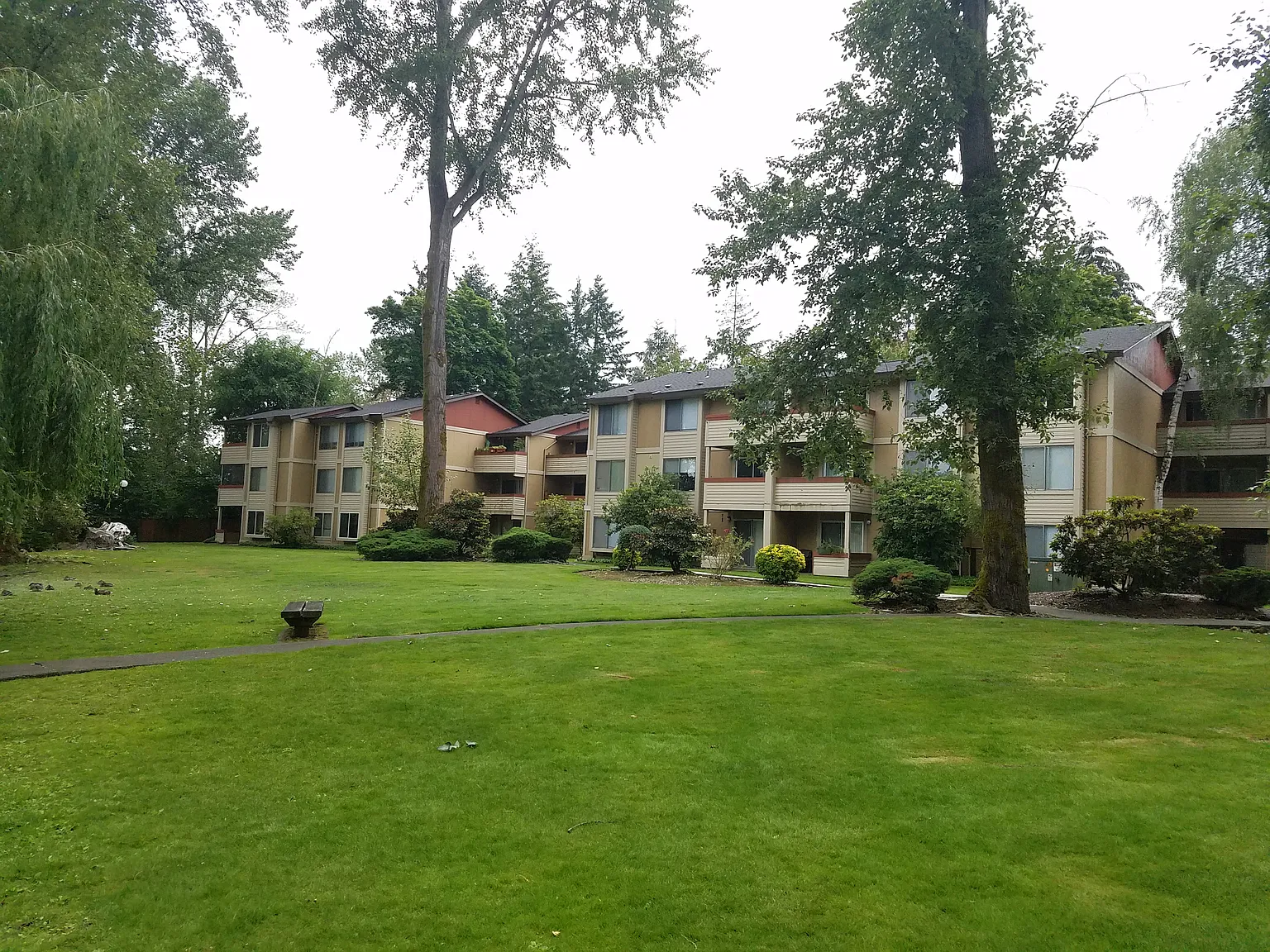 Hidden Lake Apartments — Photo 4