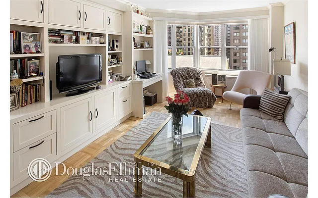 Sold by Douglas Elliman | media 21