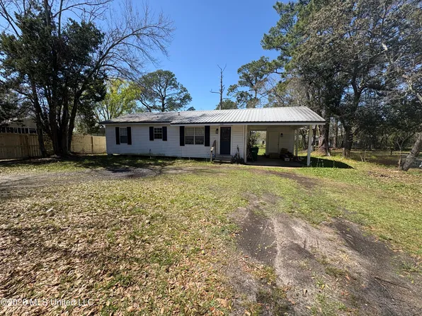 4301 Briggs St, Moss Point, MS 39563