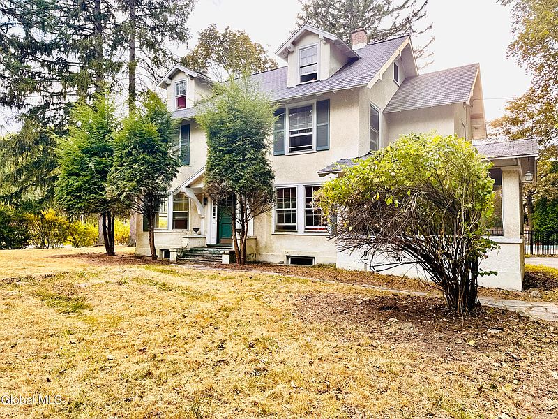 2nd image of 989 Balltown Road