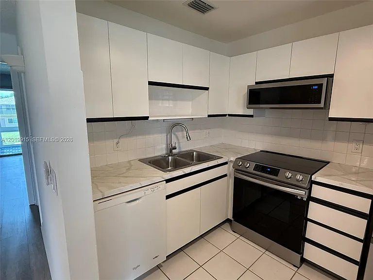 18 Lake Vista Trl #204 — Photo 9