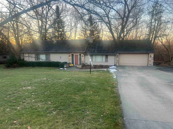 541 Cedar Creek Rd, Freeport, IL 61032