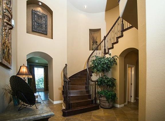 Entry/foyer