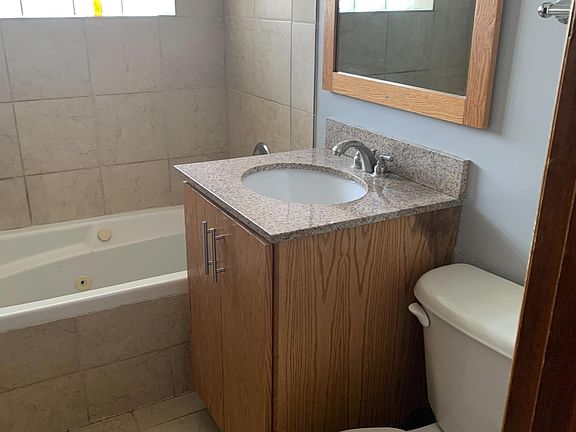 5th image of 8239 S King Dr #2