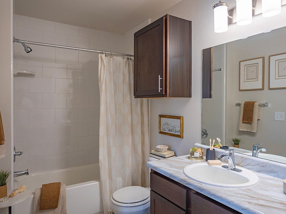 2nd image of 1410 Milby St #B