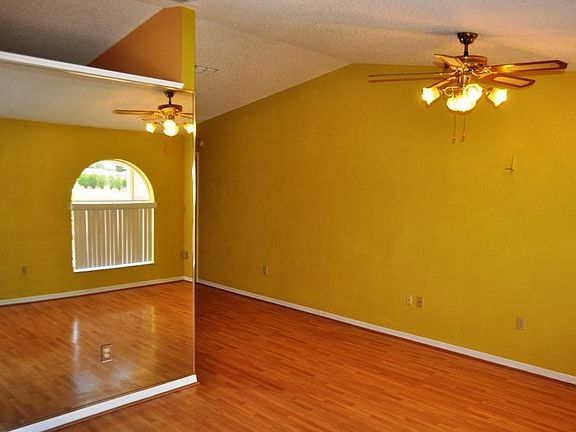 4th image of 682 Madrid Dr