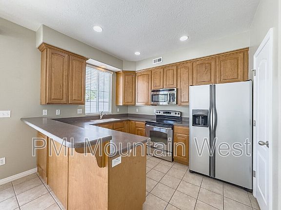 2nd image of 948 Chelsea Ln