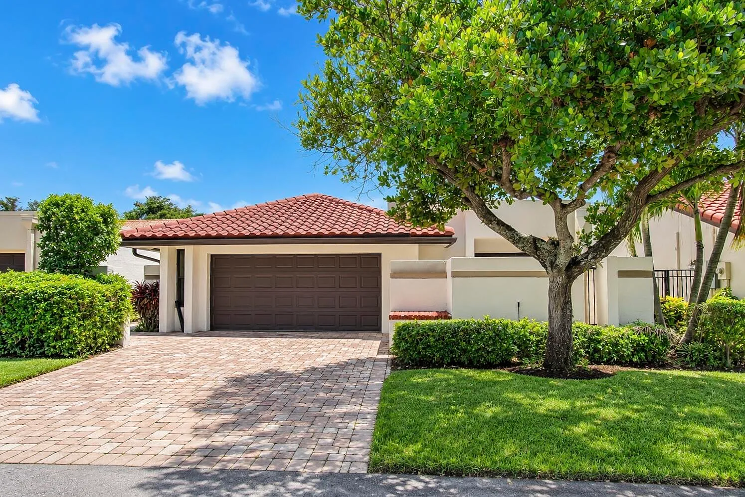 3 bed, 2.5 bath, 2076 sqft, $6,250 — Photo 1