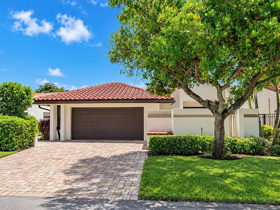 21460 Laguna Dr