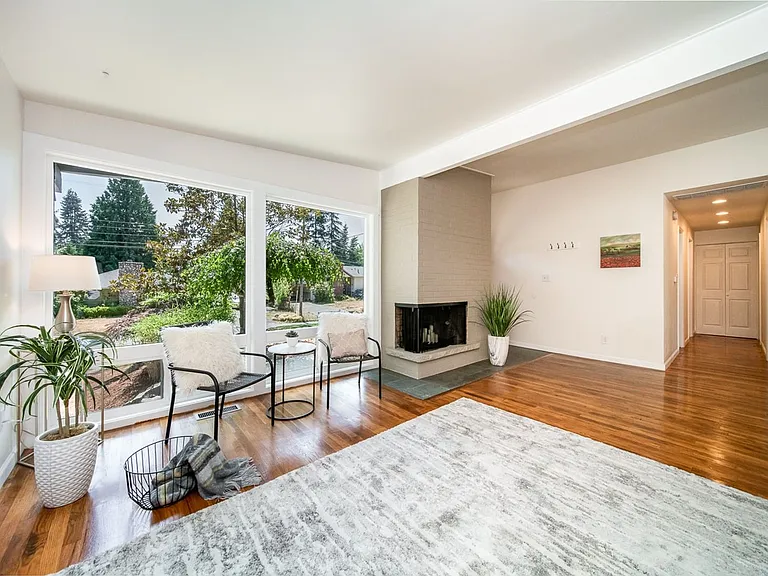 15618 NE 1st Pl — Photo 5