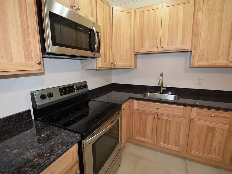 Los Robles Apartments — Photo 18