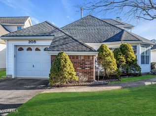 208 Loganberry Ln, Freehold, NJ 07728