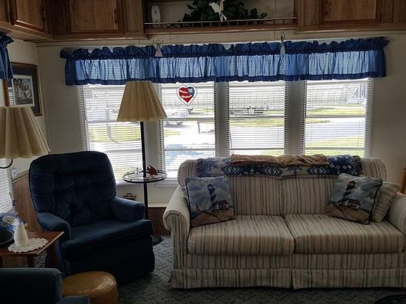4th image of 180 Crown Point Dr