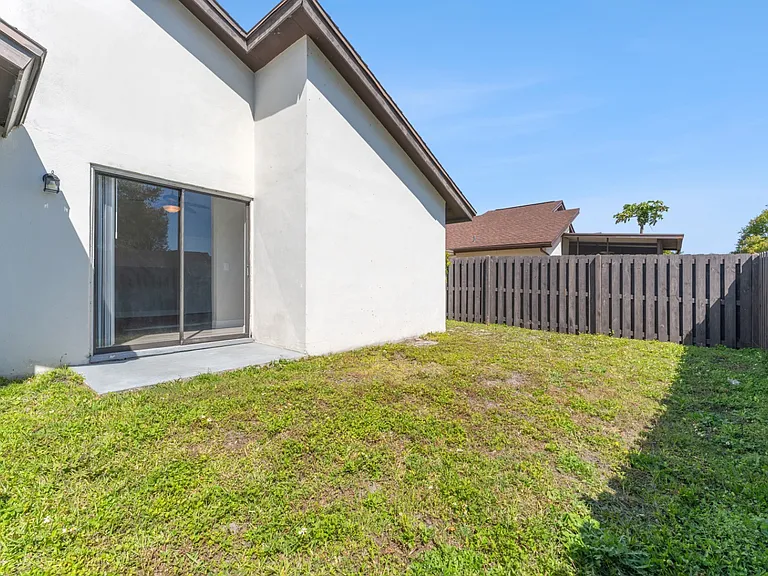 5201 Bellefield Dr — Photo 32