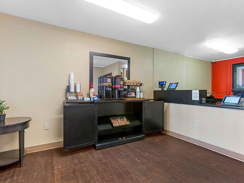 Lobby and Guest Check-in