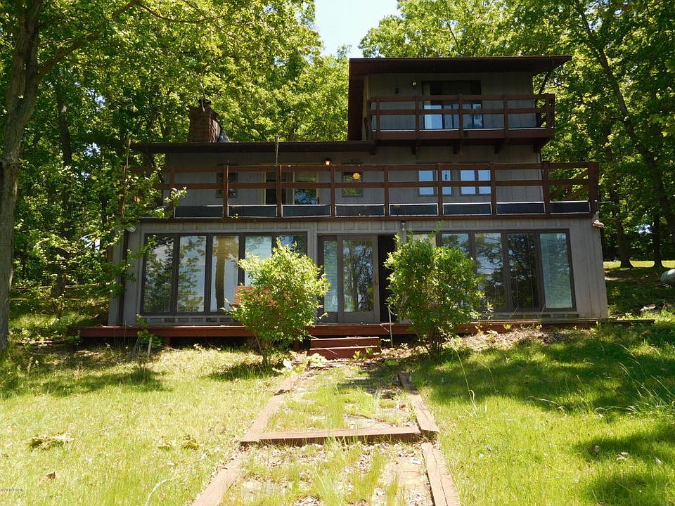 1st image of 1045 Lake Shore Dr N