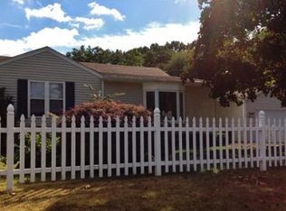 21 Janine St, Chicopee, MA 01013