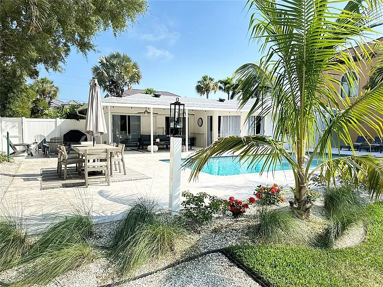 1723 Stanford Ln — Photo 46