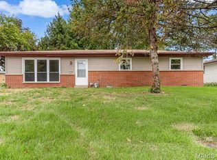 17 Neptune Dr, Belleville, IL 62226