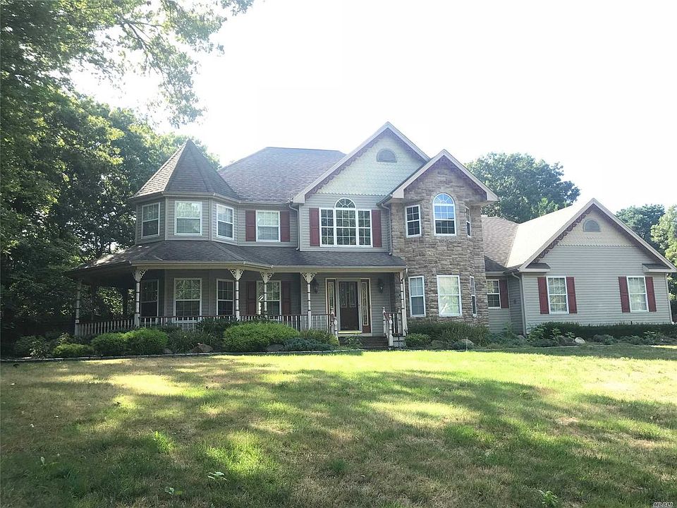 1st image of 10 Cheryl Dr