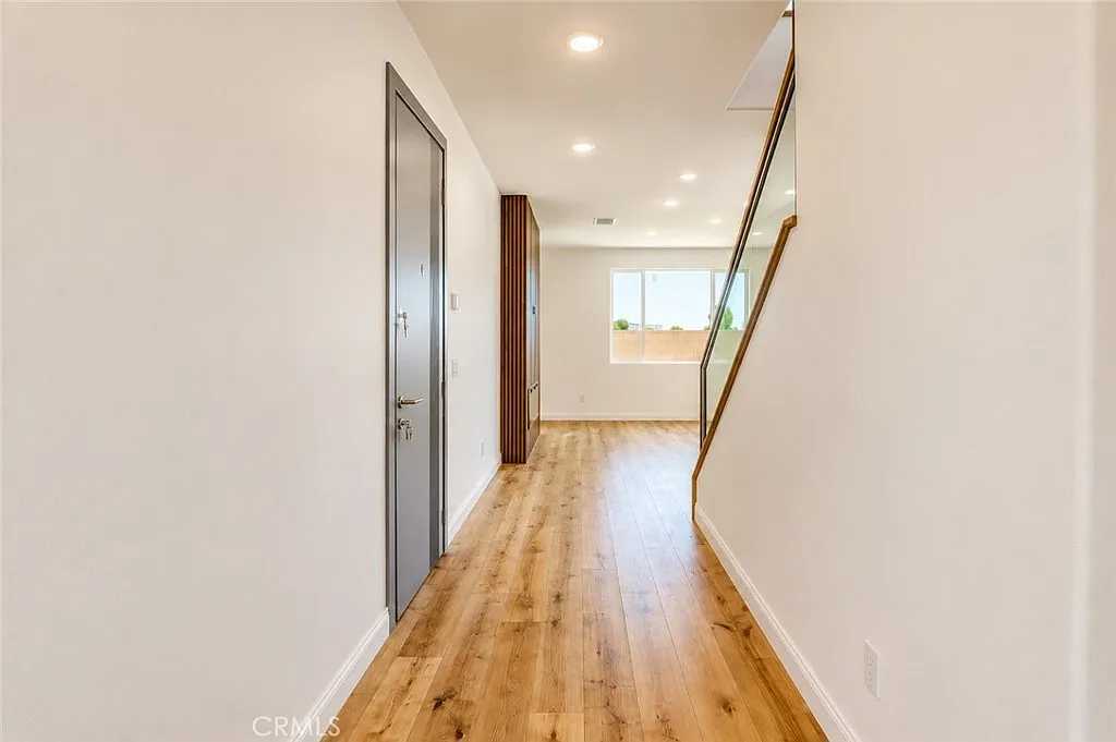 3 bed, 3.5 bath, 2037 sqft, $3,500 — Photo 3