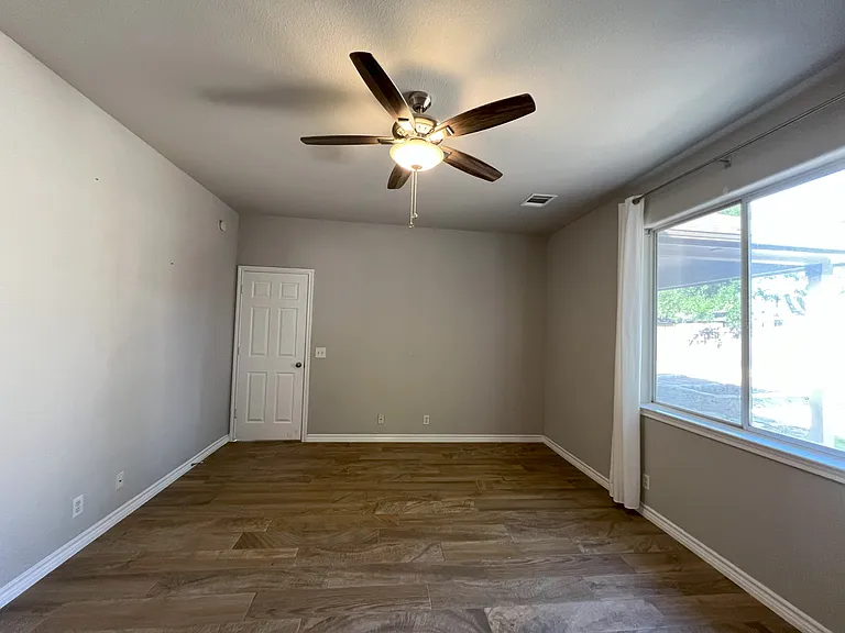 1112 Vanderbilt Cir — Photo 14