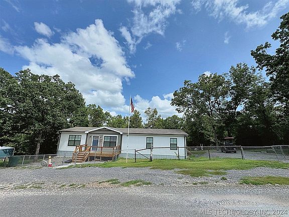 3rd image of 15338 W Phillips Dr