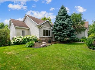 977 Bavaria Hills Ter, Chaska, MN 55318