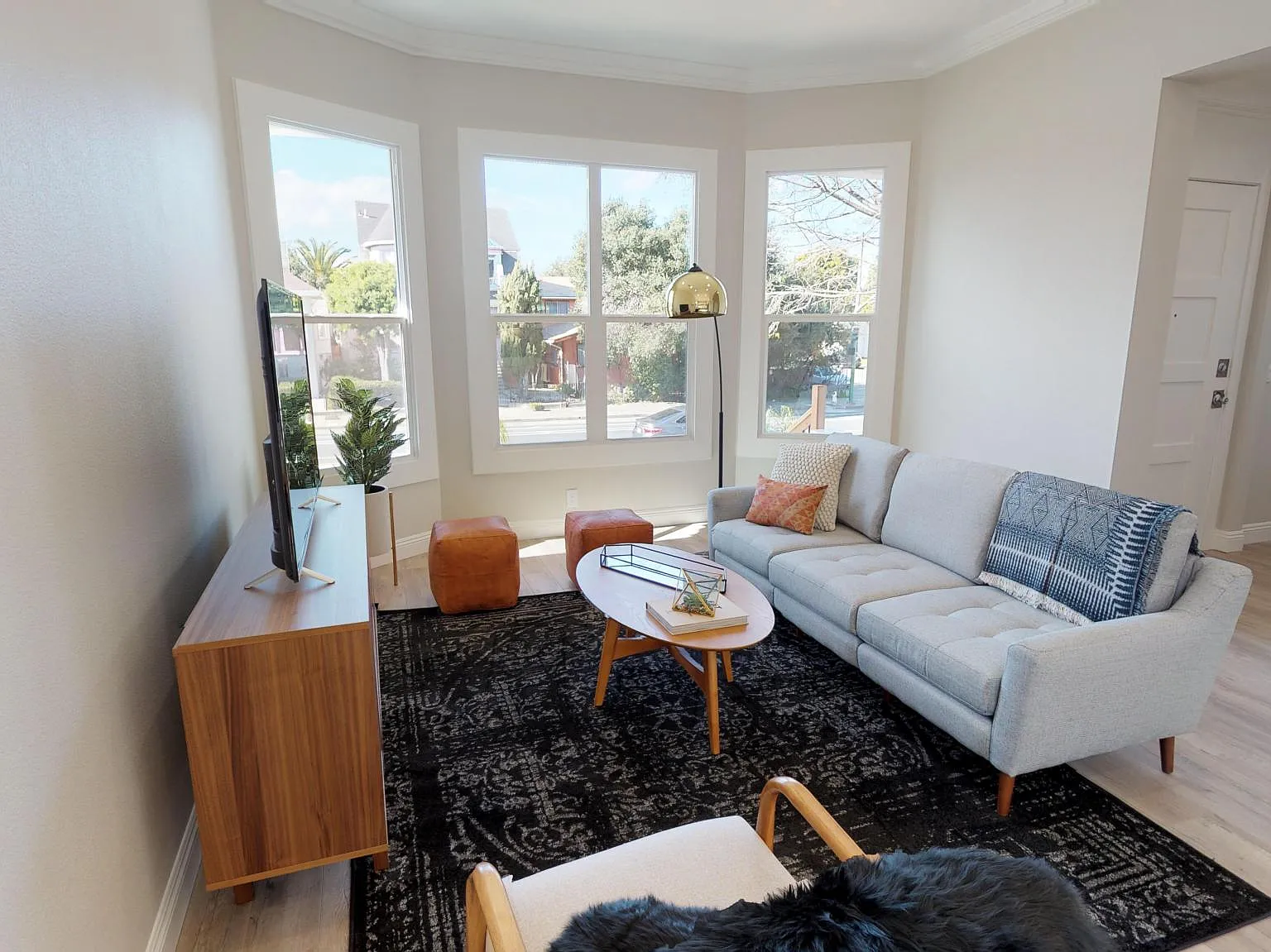 7 bed, 2522 sqft, $1,395 — Photo 2