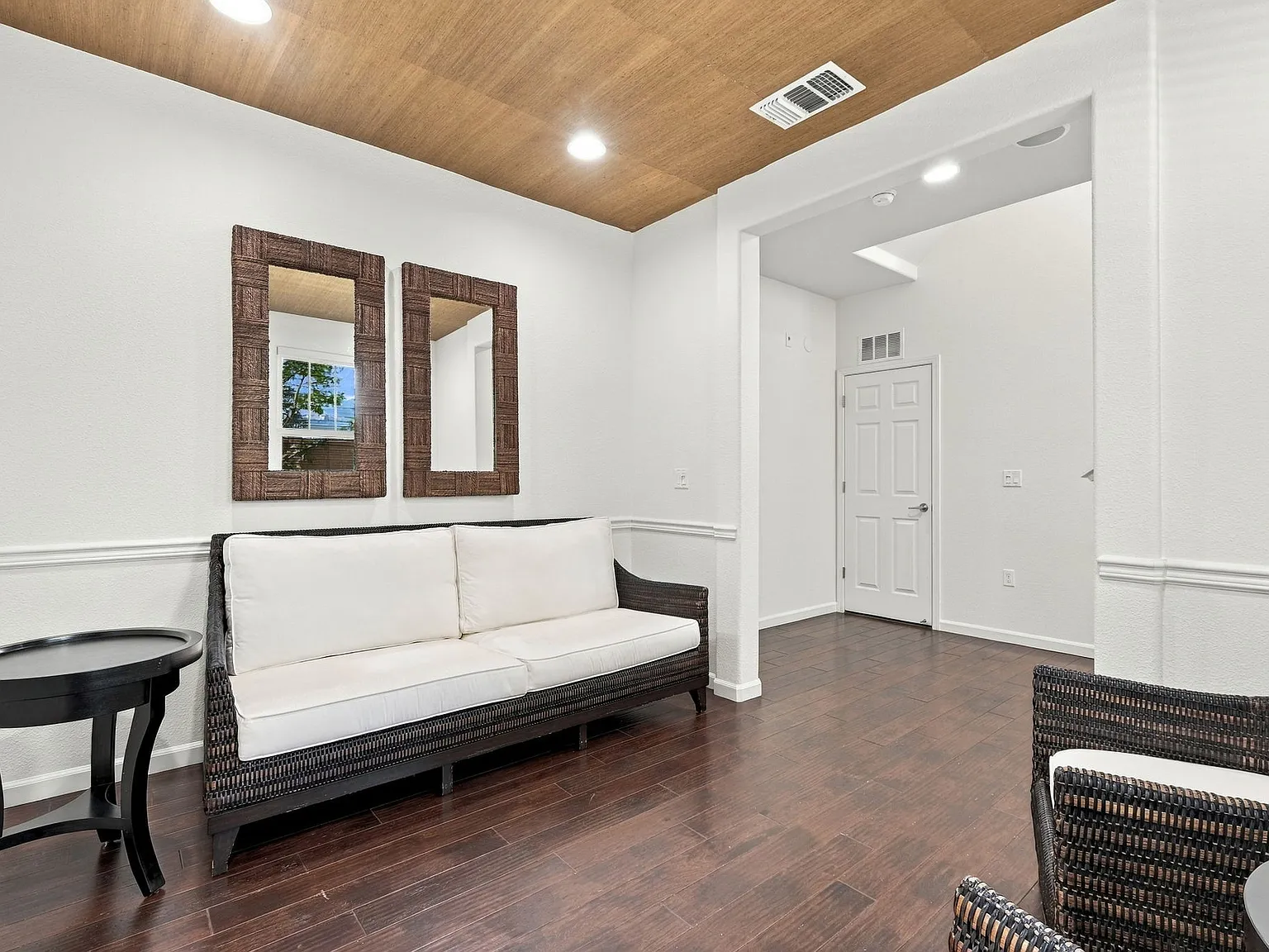3 bed, 2.5 bath, 1712 sqft, $4,400 — Photo 4