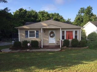 911 Pine St, Haw River, NC 27258