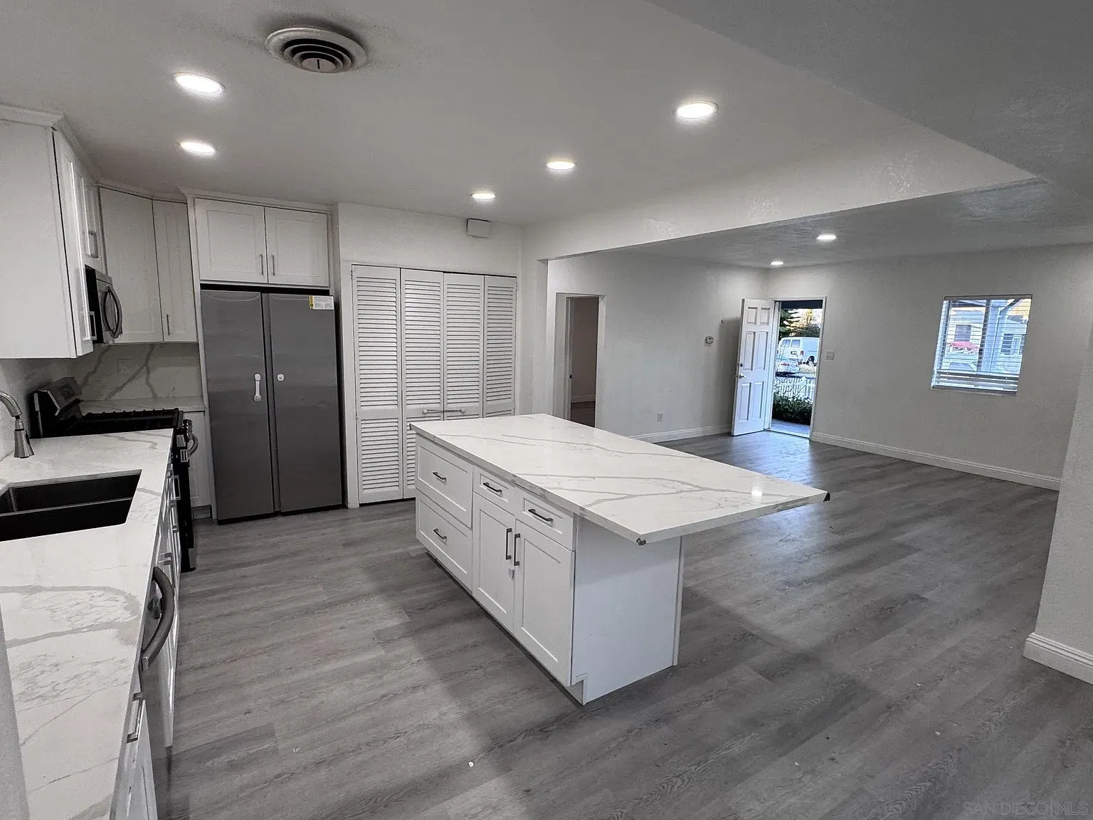 2 bed, 1.0 bath, 1200 sqft, $2,990 — Photo 4