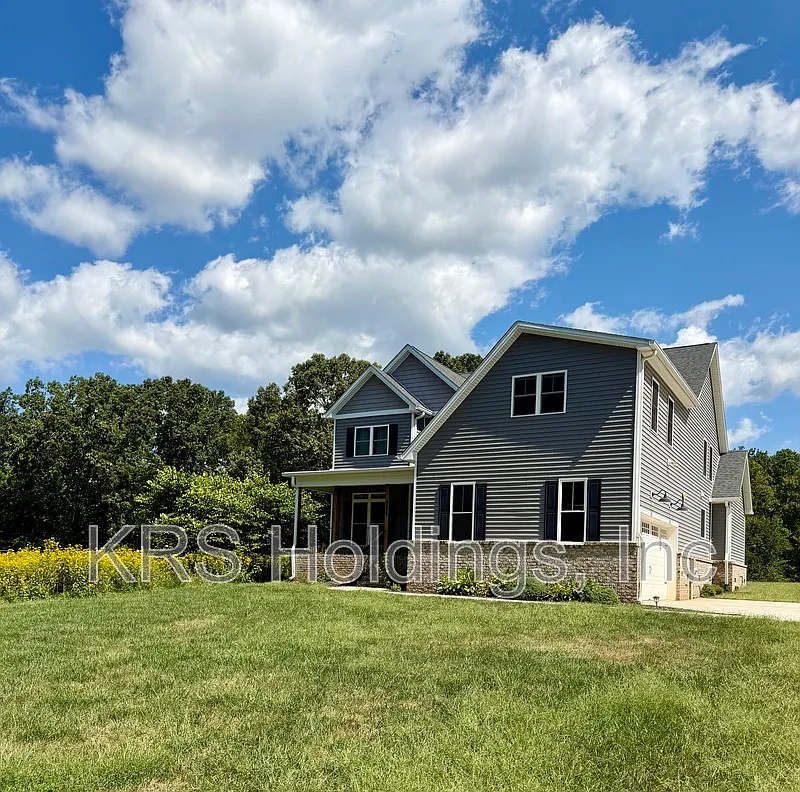 4 bed, 4.0 bath, 3543 sqft, $2,950 — Photo 1