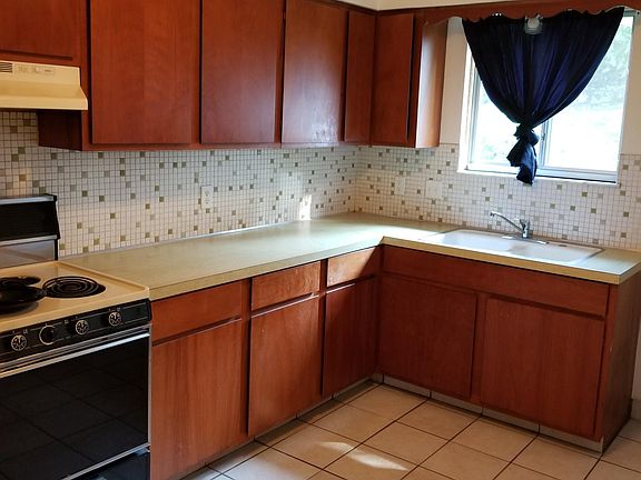 5th image of 160-64 Van Buren Ave