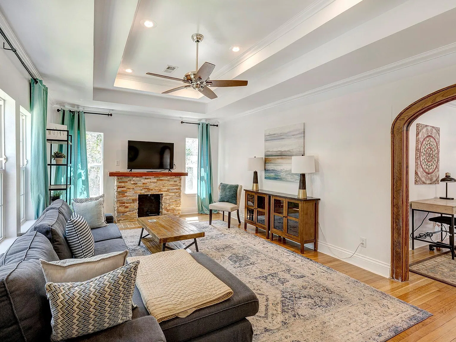 2 bed, 2.0 bath, 1717 sqft, $2,500 — Photo 3