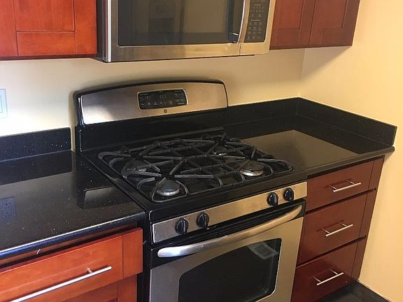 3rd image of 1965 Ascot Dr APT 1