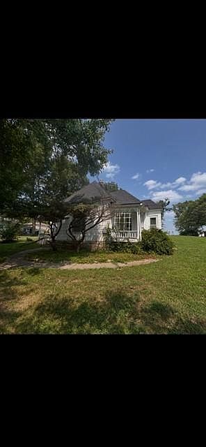1st image of 413 Maple Ave