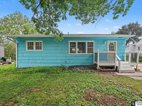 104 Leisure Ln, Bellevue, NE 68005